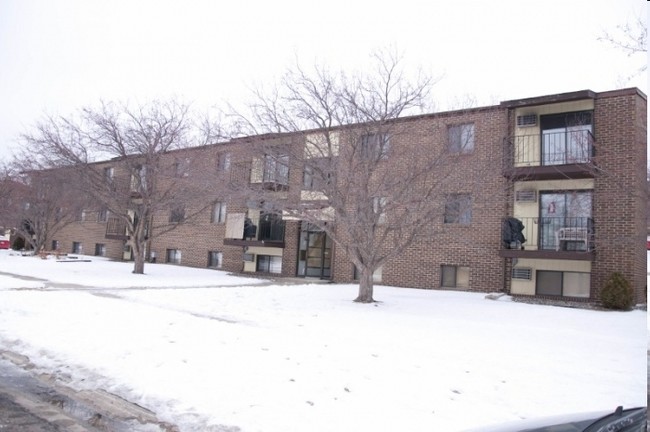 Foxdale Apartments in Fargo, ND - Foto de edificio - Building Photo