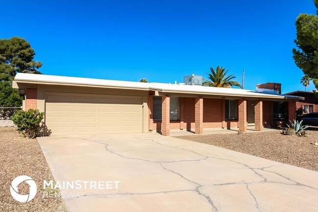 8049 E Manitoba Pl in Tucson, AZ - Building Photo - Building Photo