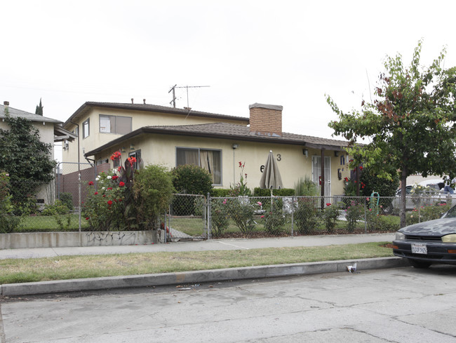 6623 Troost Ave in North Hollywood, CA - Foto de edificio - Building Photo