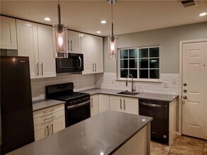 1410 Bellmar Dr in Round Rock, TX - Foto de edificio - Building Photo