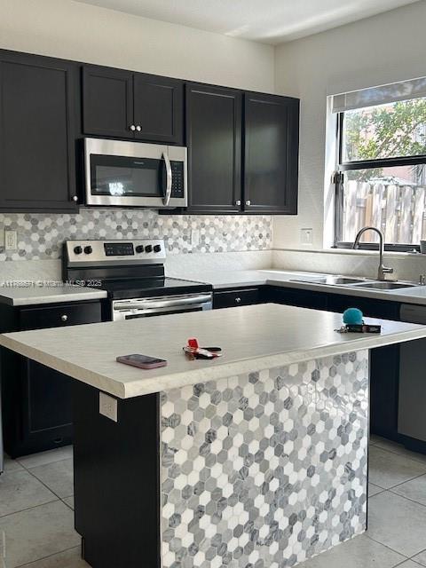 594 NE 207th St in North Miami Beach, FL - Building Photo