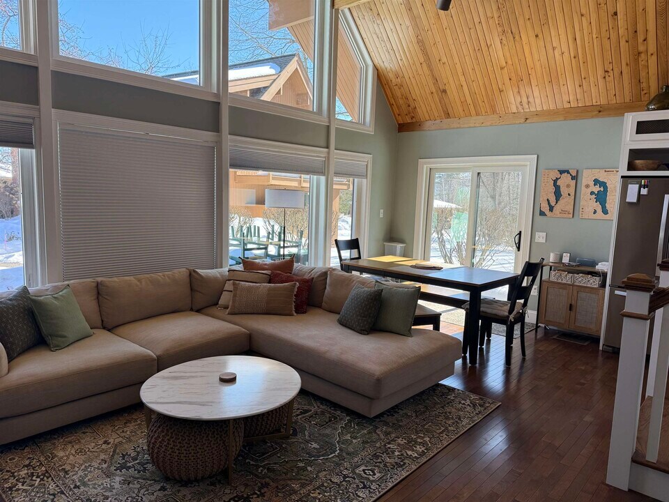 18 Croft Way in Laconia, NH - Building Photo