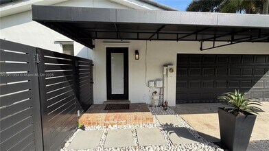 7995 SW 140th Terrace in Palmetto Bay, FL - Foto de edificio - Building Photo