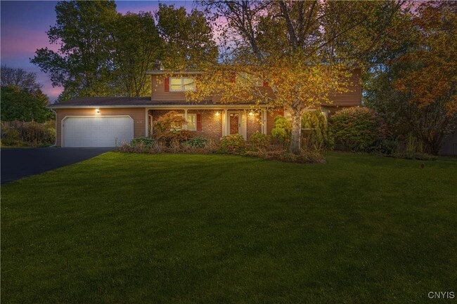 8178 Old Sunridge Dr in Manlius, NY - Foto de edificio - Building Photo