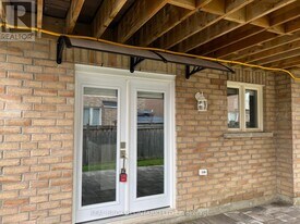 70 Juglans Crescent in Whitchurch-Stouffville, ON - Building Photo