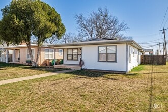 1726 S Park St in San Angelo, TX - Foto de edificio - Building Photo