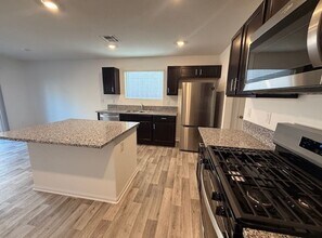 5949 Swift Lariat St in Las Vegas, NV - Foto de edificio - Building Photo