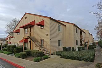 Bridge Street Commons in Yuba City, CA - Foto de edificio - Building Photo