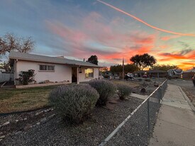 9402 Claremont Ave NE in Albuquerque, NM - Building Photo
