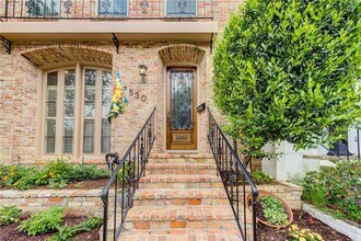 7530 Del Monte Dr in Houston, TX - Building Photo - Building Photo