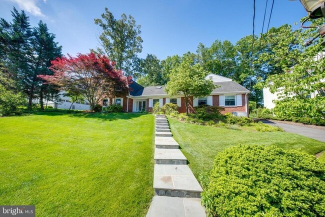 1440 Highwood Dr in McLean, VA - Building Photo - Building Photo
