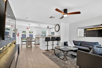 6660 Custer St in Hollywood, FL - Building Photo - Building Photo