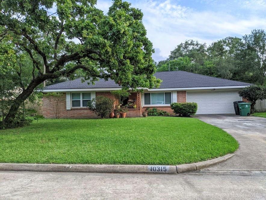 10315 Shadow Wood Dr in Houston, TX - Foto de edificio