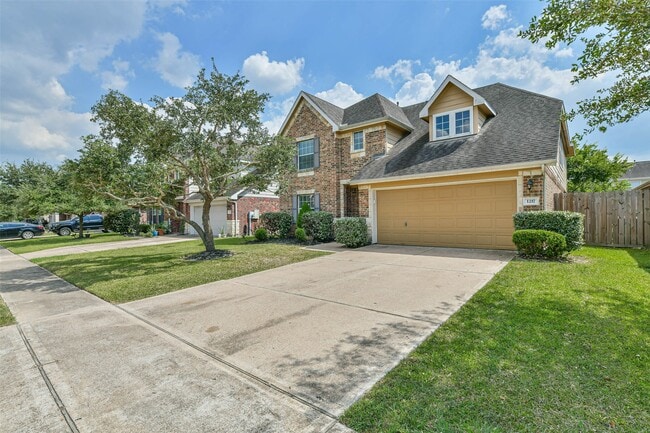 1217 Quarterhorse Dr in Alvin, TX - Building Photo - Building Photo