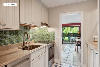 18 Bridge St in Sag Harbor, NY - Building Photo - Building Photo
