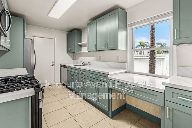 911 Civic Center Dr in Oceanside, CA - Building Photo - Building Photo