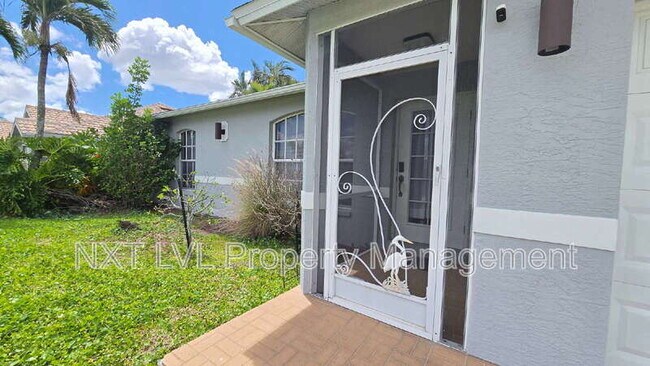 4022 SW 12th Pl in Cape Coral, FL - Building Photo - Building Photo