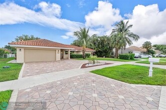 2363 Deer Creek Trail in Deerfield Beach, FL - Foto de edificio - Building Photo