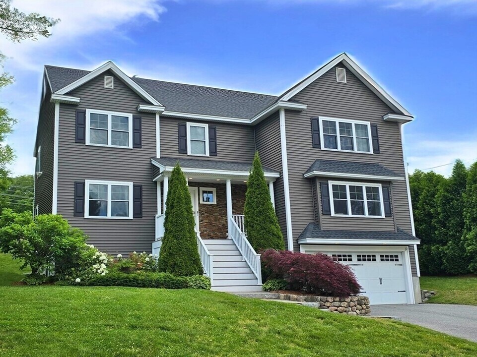 34 Fieldstone Dr in Burlington, MA - Building Photo