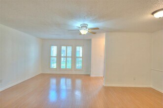 1141 Country Pl Dr in Houston, TX - Building Photo - Building Photo