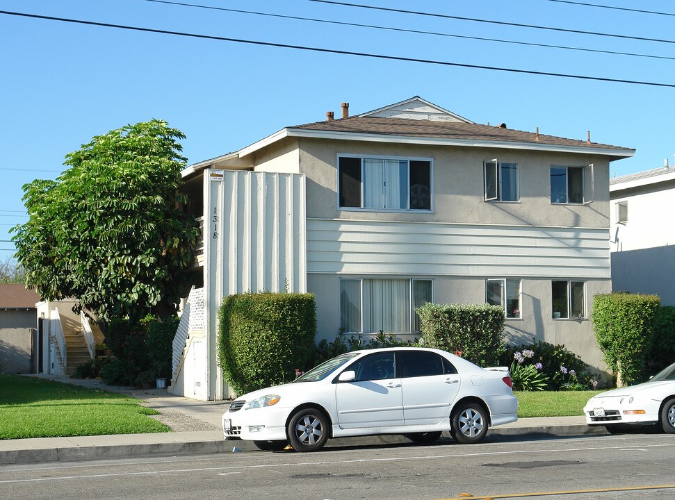 1322 W Valencia Dr in Fullerton, CA - Building Photo