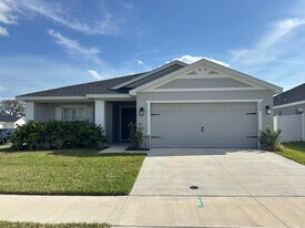 504 Enaya St in St. Cloud, FL - Building Photo