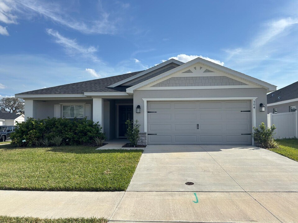 504 Enaya St in St. Cloud, FL - Building Photo