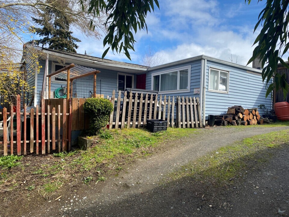 11028 17th Ave SW in Seattle, WA - Building Photo