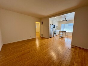127 Vista Pl in Los Angeles, CA - Building Photo - Building Photo