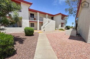 10610 S 48th St in Phoenix, AZ - Building Photo