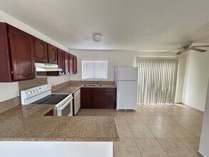 5227 Garden Ln in Las Vegas, NV - Building Photo - Building Photo