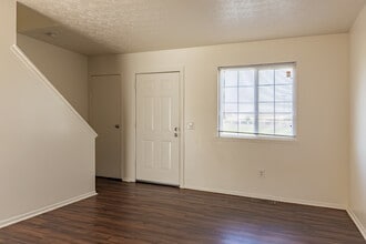 Hyde Park Townhomes in Columbus, OH - Building Photo - Interior Photo