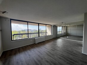 3705 S George Mason Dr, Unit 812 in Falls Church, VA - Foto de edificio - Building Photo
