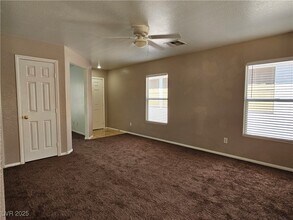 10130 June Flower Dr in Las Vegas, NV - Foto de edificio - Building Photo