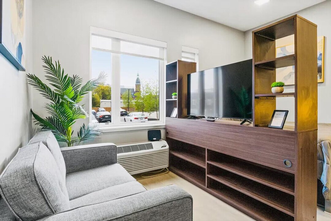 960 Ellicott St in Buffalo, NY - Building Photo