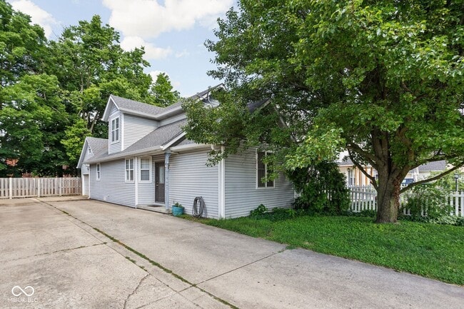 218 Heritage Ln