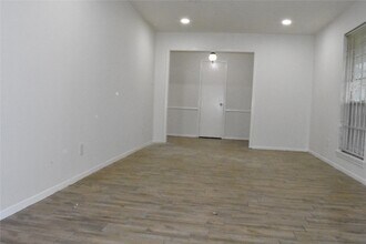 10427 Huntington Wood Dr in Houston, TX - Building Photo - Building Photo