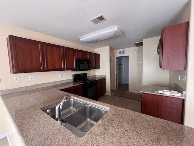 4102 S Kent St in Visalia, CA - Building Photo - Building Photo