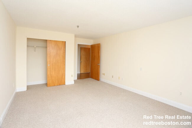 1079 Commonwealth Ave in Boston, MA - Foto de edificio - Building Photo