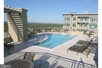 8220 Crestwood Heights Dr in McLean, VA - Building Photo - Building Photo