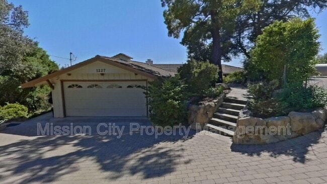 1227 Viscaino Rd in Santa Barbara, CA - Building Photo - Building Photo