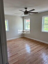 628 Trapelo Rd, Unit 1 in Belmont, MA - Building Photo - Building Photo