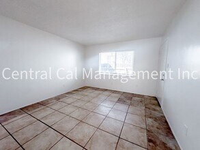 611 Wilson Ave in Bakersfield, CA - Building Photo - Building Photo