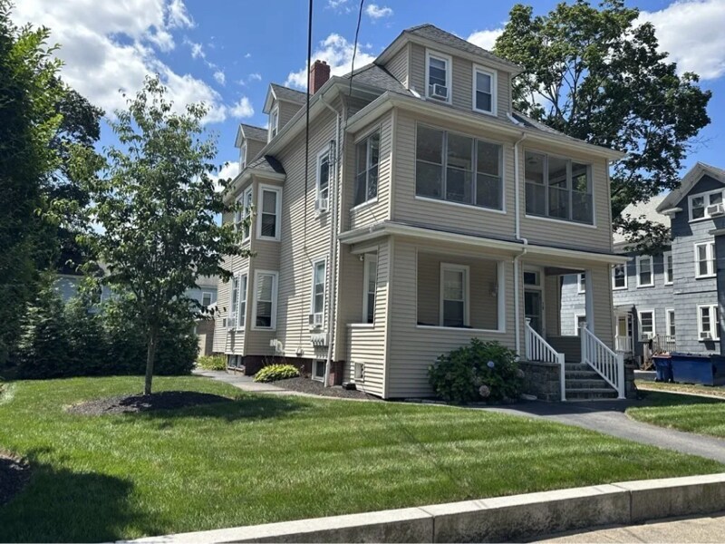 18 Florence St-Unit -2 in Attleboro, MA - Building Photo