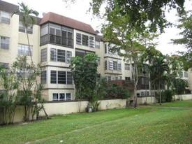 7300 NW 17th St in Plantation, FL - Building Photo