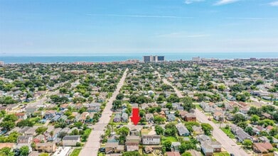 5008 Avenue O 1/2 in Galveston, TX - Foto de edificio - Building Photo