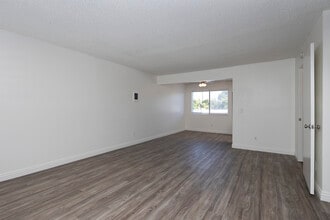 Calla Ave Apartments in Imperial Beach, CA - Building Photo - Building Photo