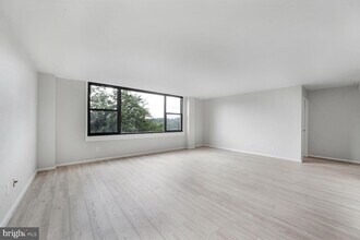 4600 Duke St, Unit 719 in Alexandria, VA - Building Photo - Building Photo