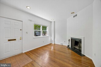 517 S Randolph Ct in Philadelphia, PA - Foto de edificio - Building Photo