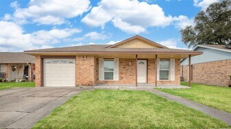 1411 Kappa St in Pasadena, TX - Building Photo